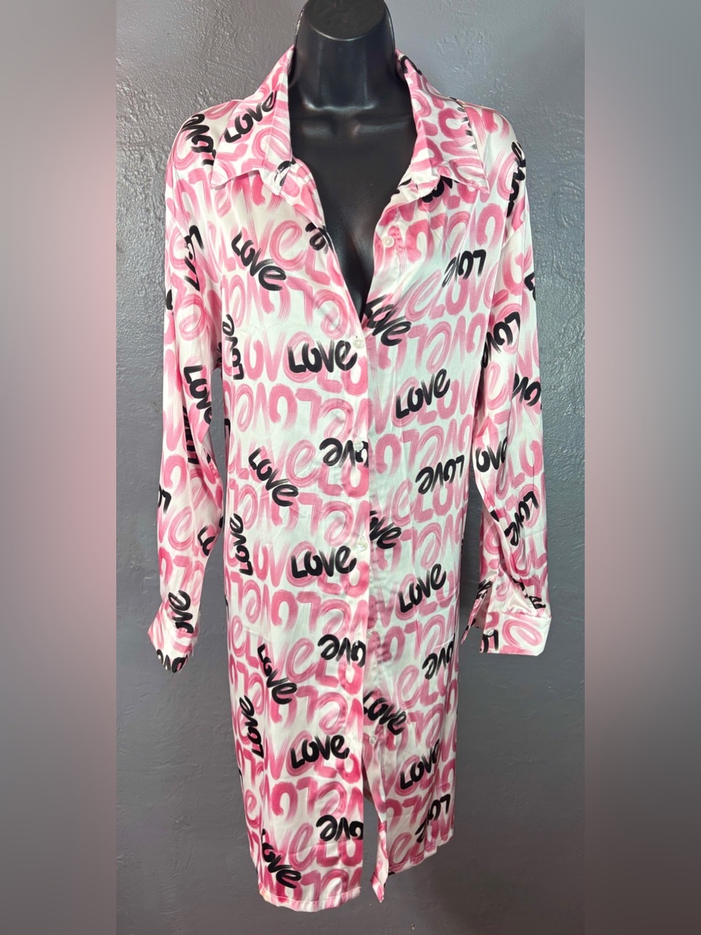 Jon & Anna Long Sleeve Button-Down Shirt-Dress with Abstract LOVE Design Size XL